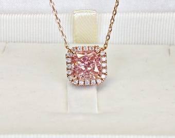 Collar con colgante de cadena de diamantes simulados de corte princesa rosa de 3,0 ct con halo de hielo triturado, plata S925 con baño de oro rosa.
