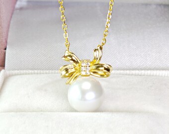 Collar con colgante de perla blanca Edison de agua dulce natural de 9-10 mm con detalles de diamantes simulados / Plata S925 chapada en oro de 18 quilates