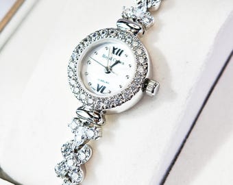 Reloj de mujer con caja redonda, esfera de nácar, diamante simulado de talla brillante de grado AA.