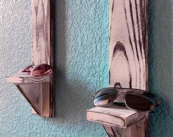 Apliques de pared blancos desgastados: decoración rústica de madera hecha a mano