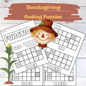 Op de afbeelding: Thanksgiving-thema codeerpuzzels met een illustratie van een vogelverschrikker. De werkbladen bevatten een raster met afbeeldingen van pompoenen, bladeren en vogelverschrikkers. De tekst op de werkbladen luidt "Thanksgiving Coding Puzzles" en "Function".