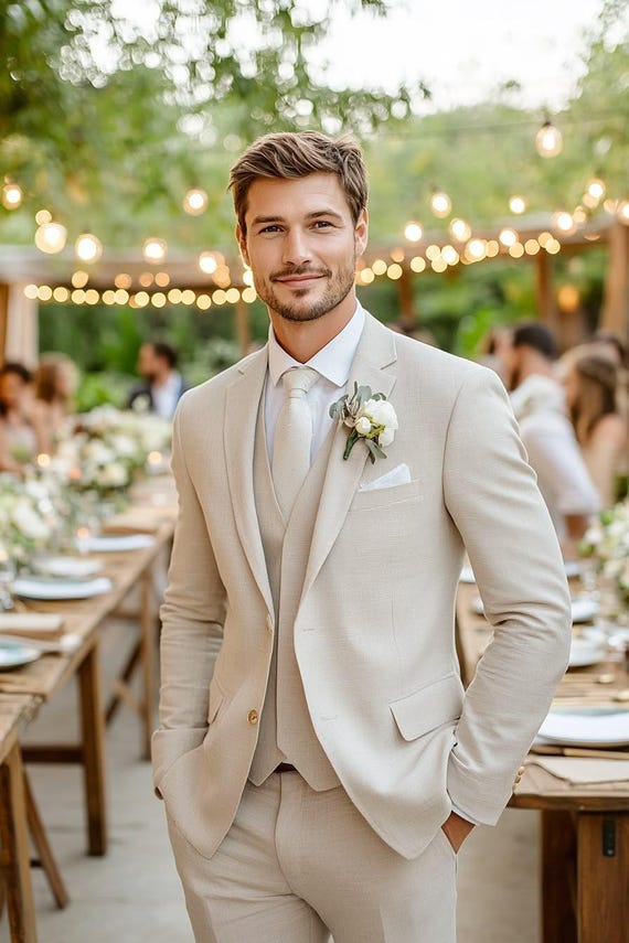 Traje de piezas de rayón beige personalizado para hombre: boda