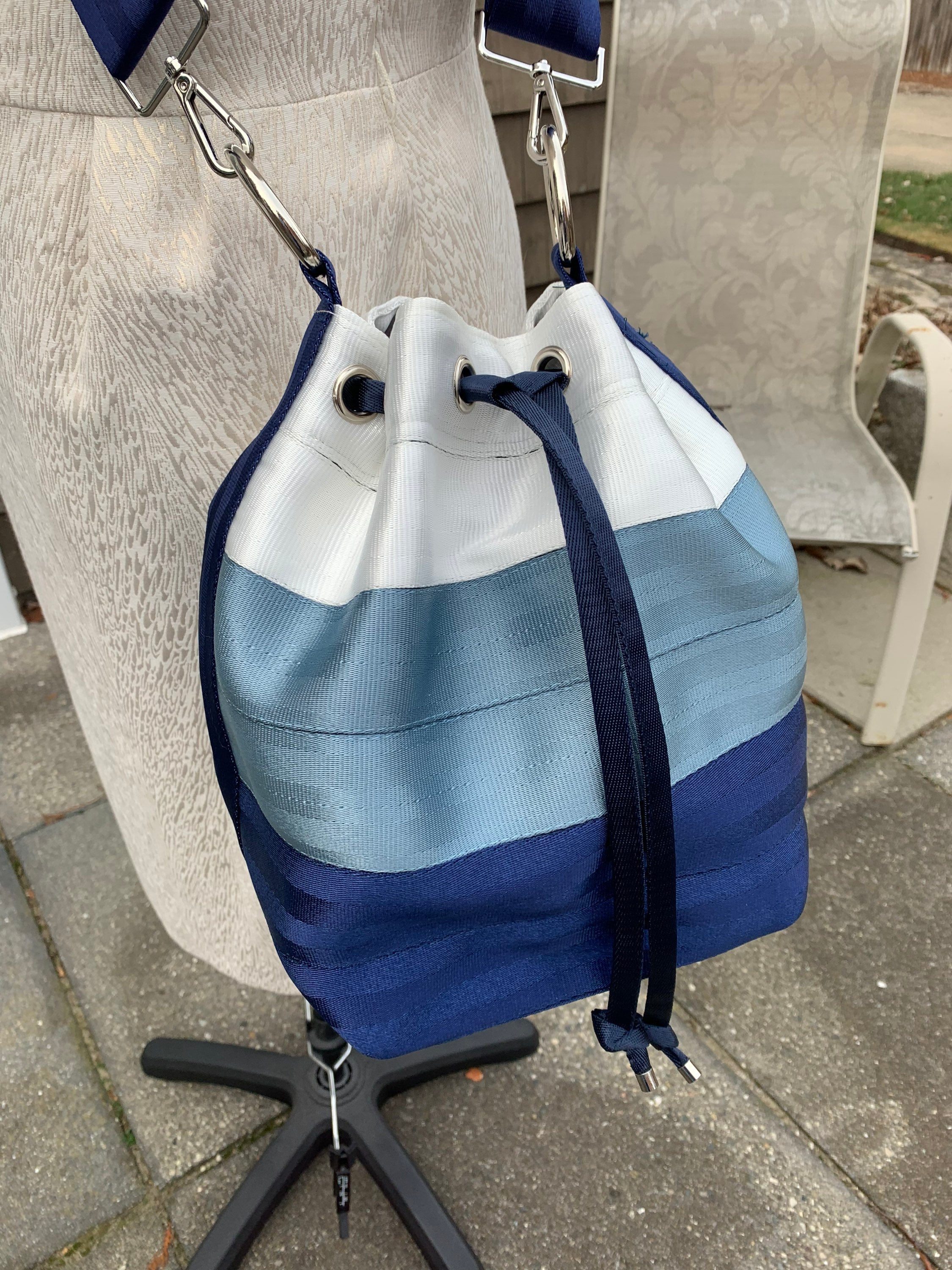 Esby Bucket Bag in Soft White/Stonewashed Denim/Navy