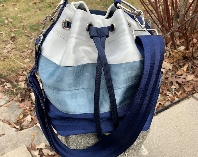 Esby Bucket Bag in Soft White/Stonewashed Denim/Navy