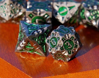 Handgemaakte metalen dobbelstenenset, vierkleurige zinklegering DND-dobbelstenen, kerstcadeau