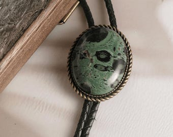 Corbata de bolo de boda estilo western con piedra verde hecha a mano: corbata vaquera del suroeste, cordón de cuero