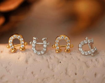 Orecchini a forma di teschio di manzo color argento con turchese finto - Italia