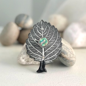 Doorbell - Skeleton Leaf - Black & White - Hydrangea - Small