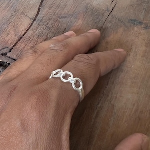 Anello a catena in argento sterling / Anello a maglie aperte in argento 925 / Anello minimalista di tendenza / Anello impilabile fatto a mano / Regalo di gioielleria moderna