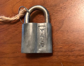 Vintage Métal Yale Padlock with Key Antique USA Steampunk Lock Hardware