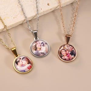 Personalized Photo Locket Necklace,Custom Engraved Round Locket Necklace,Round Locket Necklace with Photo, Gift for Her, Christmas gift