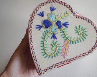 1900 Portuguese Heart Embroidered Valentine Box