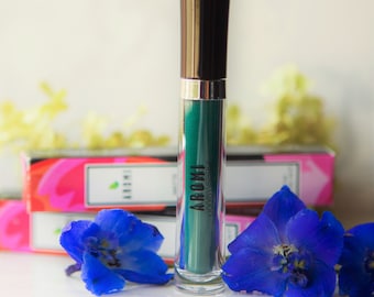 Labial líquido mate verde esmeralda. Maquillaje. Cosméticos, Labial mate, Labios verdes, Vegano, Cruelty-Free, Brillante a mate, Belleza.
