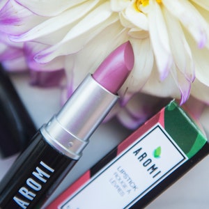 Rouge à lèvres mauve poussiéreux.  Maquillage. Cosmétiques. Rouge à lèvres mauve. Lèvres roses. Cadeau pour elle. Rouge à lèvres végétalien. Sans cruauté. Sans gluten.