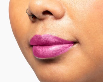 Rossetto liquido opaco metallizzato Moody Magenta / Rosa acceso, Fucsia, Vegano, Bellezza cruelty-free, Regalo per lei, Trucco donna, Labbra