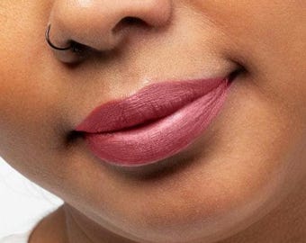 Alpine Bloom metallic vloeibare lippenstift, kastanjeroos, lipkleur bessen, glanzend, glitterachtig, veganistisch, dierproefvrij, langdurig, cadeau voor haar