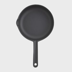 Japanese Cast Iron Frying Pan | Skillet 24cm – Handmade by OIGEN | Deep with Pour Spouts | Great for Daily Meals & Prep | Made in Japan