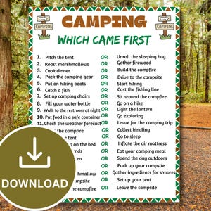 Może przedstawiać: Biała prostokątna karta do gry z tytułem CAMPING WHICH CAME FIRST oraz zielono-brązową trójkątną ramką. Karta zawiera jedenaście ponumerowanych scenariuszy związanych z kempingiem, z wyrazem OR pomiędzy dwiema opcjami oraz grafikami drewnianych znaków.