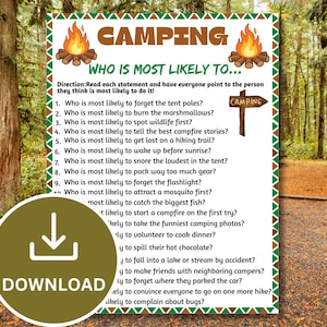 Op de afbeelding: Een witte rechthoekige spelkaart met een bruine en groene driehoekige rand, met de titel CAMPING WHO IS MOST LIKELY TO... en een lijst van twintig genummerde vragen over kamperen, versierd met twee illustraties van kampvuren.