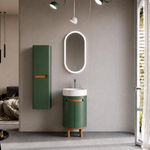 Könnte beinhalten: Modernes Badezimmer-Set mit einem grünen Waschtisch mit Holzakzenten, einem weißen Waschbecken und einem ovalen Spiegel mit beleuchtetem Rahmen. Ein passender hoher Schrank ergänzt das Ensemble, alles vor einer neutralen Wand.