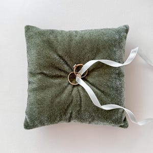 Velvet deep green wedding ring holder Classic bearer ring pillow Garden woodland wedding Engagement box Flower girl ring pillow