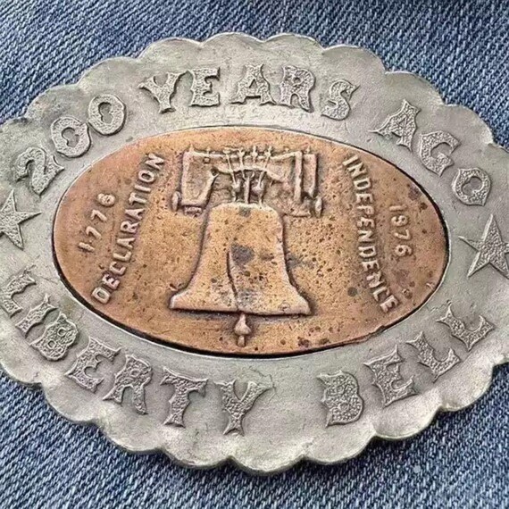 Vintage 1976 U.S. Bicentennial Liberty Bell Tin & Brass Belt  display picture 1