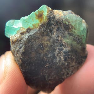 Espécime de Esmeralda Chitral de 65,00 ct – Um Cristal Natural Imponente da Esmeralda do Paquistão imagem 7