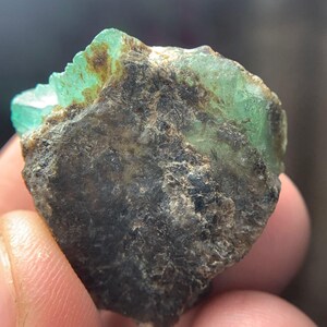 Espécime de Esmeralda Chitral de 65,00 ct – Um Cristal Natural Imponente da Esmeralda do Paquistão imagem 3