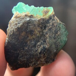 Espécime de Esmeralda Chitral de 65,00 ct – Um Cristal Natural Imponente da Esmeralda do Paquistão imagem 6