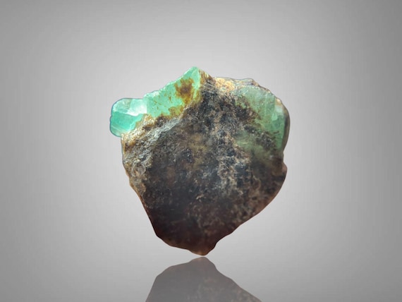 65.00ct Chitral Emerald Specimen – A Bold Natural Crystal from Pakistan’s Emerald