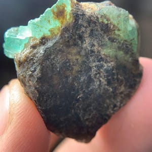 Espécime de Esmeralda Chitral de 65,00 ct – Um Cristal Natural Imponente da Esmeralda do Paquistão imagem 5