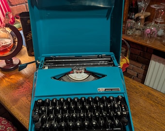 Original Vintage Smith Corona Super-G Manual Typewriter Design by Ghia portable