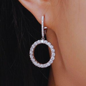 Pendientes de moissanita / Pendientes colgantes de plata / Plata de ley 925 / Bañado en oro de 18 quilates / Moissanita / Regalo para ella / Regalo de Pascua