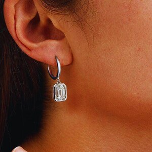 Pendientes de moissanita / Pendientes colgantes / Pendientes colgantes / Moissanita / Esmeralda tallada / Plata de ley 925 / Bañado en oro de 18 quilates / Regalo para ella