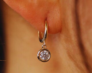 Orecchini A Cerchio In Argento 925 Placcato Oro 18K Con Moissanite 2 Carati, Design Curvo Con Doppia Fila, Per Donna