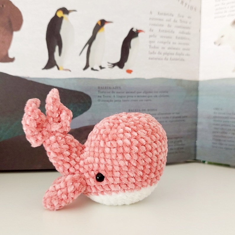 Handgefertigter Wal-Amigurumi für Ozean-Kinderzimmer-Dekor Bild 2