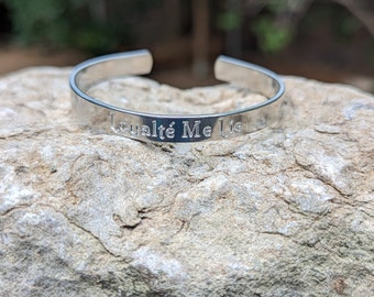Loyalté Me Lie Latin Richard III Motto Engraved Aluminium Cuff Bracelet