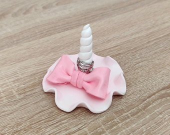Portaanelli a forma di fiocco rosa fatto a mano: piccolo vassoio portagioie in argilla polimerica, piattino per piccoli oggetti.