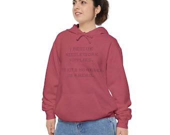 Sweat à capuche teint en pièce unisexe Needlework Hero