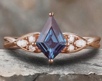 Kite Cut Alexandrite Engagement Ring Vintage Alexandrite Wedding Ring Rose Gold Cluster Moissanite Ring Bridal Promise Anniversary Gift