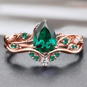 Vintage Pear Cut Emerald Engagement Bridal Ring Set Women Rose Gold Unique Green Gemstone Promise Ring Cluster Ring Anniversary Gift Ring