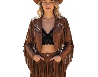 Conjunto de chaqueta y falda de cuero con flecos para mujer, hecho a mano: chaqueta motera con flecos estilo vaquera bohemia y pantalones cortos de ante con borlas.