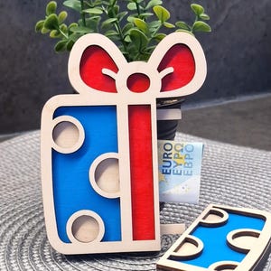 Gepersonaliseerde houten kistenvelop voor geld of cadeaubon 'Verjaardagscadeau' CRW11,-