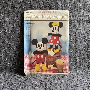 Simplicity 7635 Sewing Pattern 18 inch Mickey and Minnie Mouse Dolls , walt Disney crafts, Made with felt. UNCUT