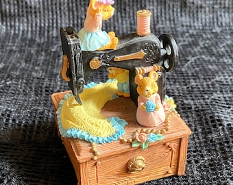 San Fransisco Music Box Company Vintage Sewing machine mice seamstress Plays "My Favorite Things" resin collectible gift quilters/sewists