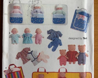 Simplicity 7424 Sewing Pattern 8.5, 10.5 inch Bear/Baby doll Carry Case Bed pocket, lace trim pillows 90s Teri UNCUT