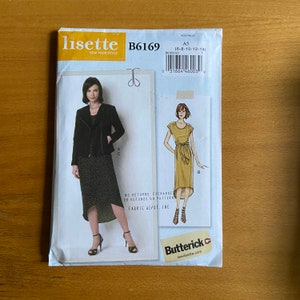 Könnte beinhalten: Ein Schnittmuster für ein Kleid und eine Jacke. Das Schnittmuster ist für die Größen 6-8-10-12-14. Das Schnittmuster ist von Butterick und heißt Lisette B6169.