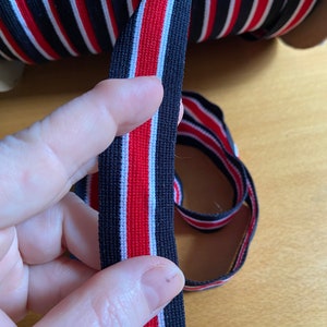 One inch wide Stretch Binding - sold by the 5 yards.  Fleece/Knit fabric garments swimwear/activewear bias tape, black and red colors