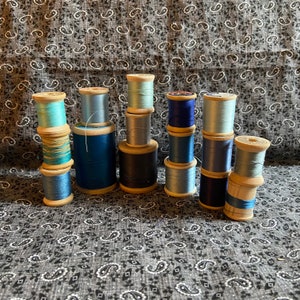 Vintage lot1 of 16 Wooden Thread Spools for Sewing, Crafting, Jewelry - Blue Colors Display/decor wood Belding Corticelli/coats clarks/star