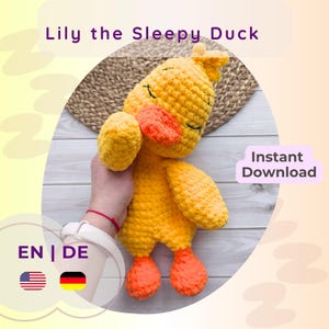 Könnte beinhalten: Set aus drei Keramikbechern mit gesprenkelter, matter Oberfläche. Jeder Becher hat eine andere Farbe: hellblau, creme und grau. Die Becher haben ein schlichtes, modernes Design und einen bequemen Griff.